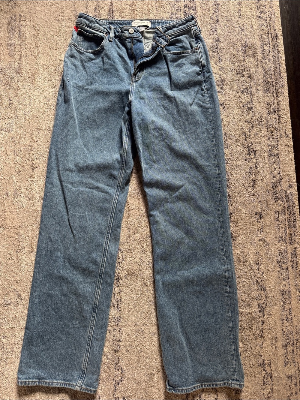 Abercrombie and Fitch Classic Women’s High Rise 90s Relaxed Curve LoveBlue Jeans